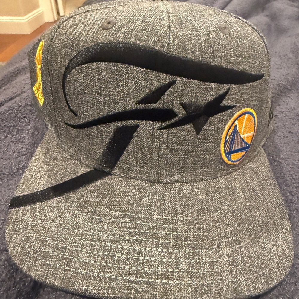 Gray Golden State Warriors Snapback Hat with Black Embroidered Design